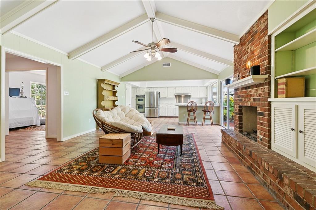 8913 HERMITAGE Place