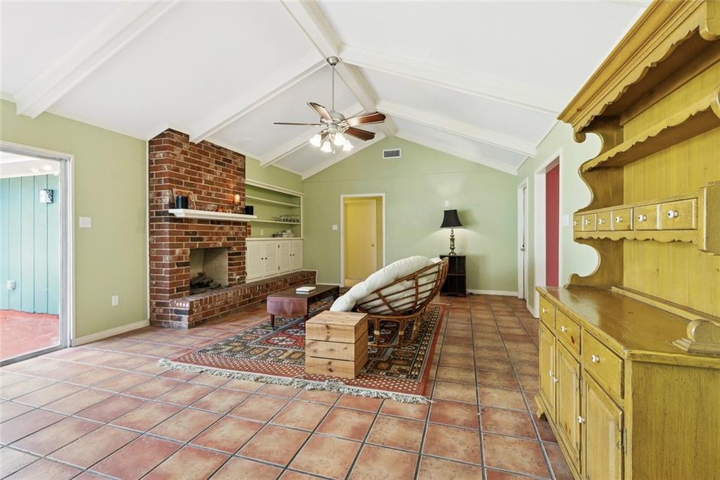 8913 HERMITAGE Place