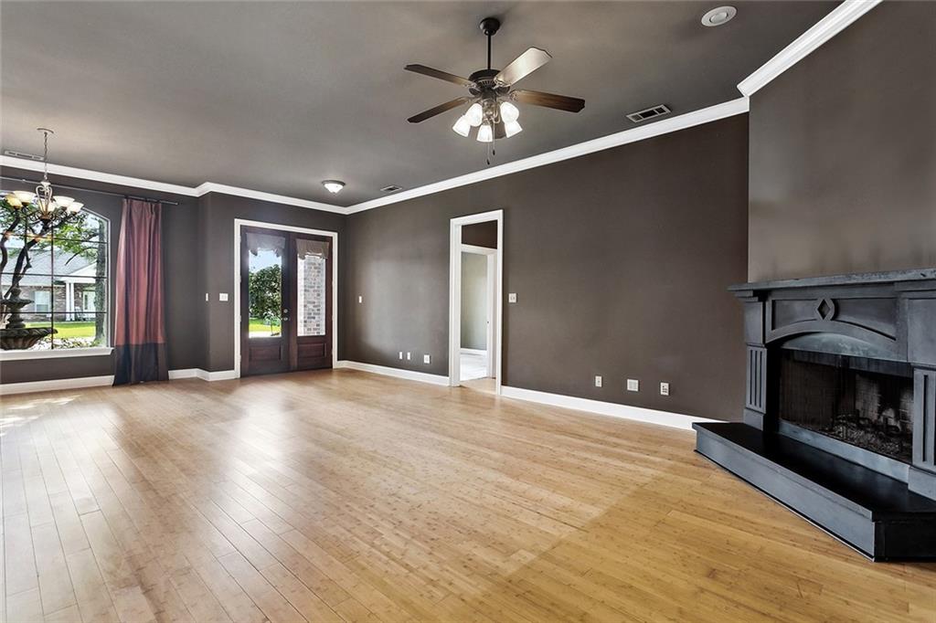 Covington, Louisiana 70435, United States, 3 Bedrooms Bedrooms, ,3 BathroomsBathrooms,Residential,Pending,138818