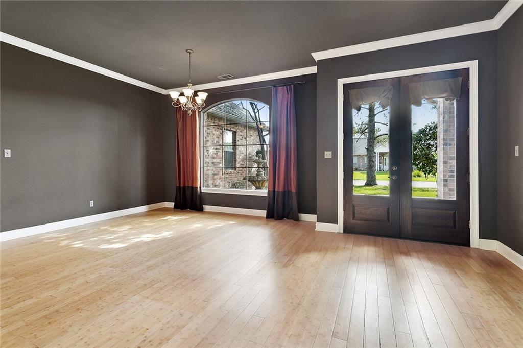 Covington, Louisiana 70435, United States, 3 Bedrooms Bedrooms, ,3 BathroomsBathrooms,Residential,Pending,138818