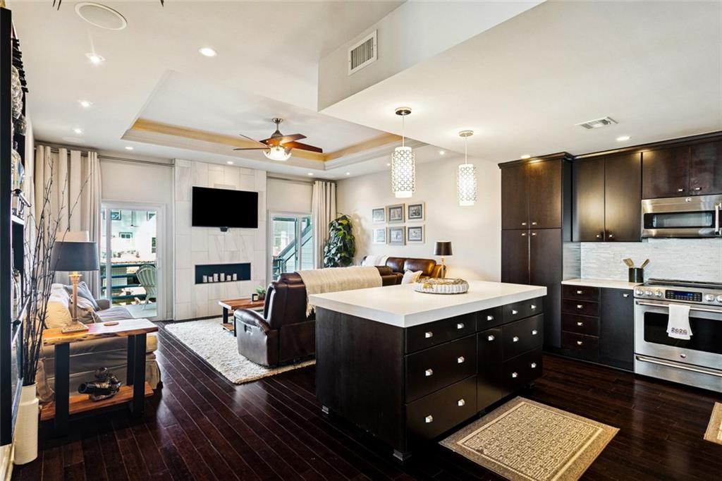 141 E HIGHWAY 22 Highway B2