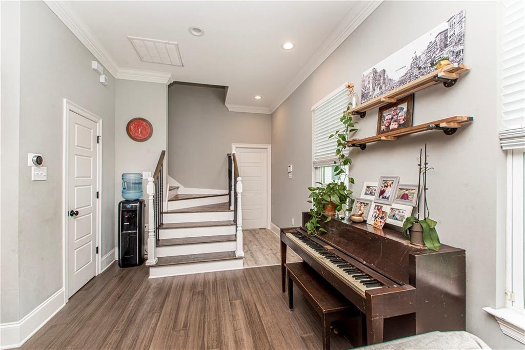 5 LEEWARD Court