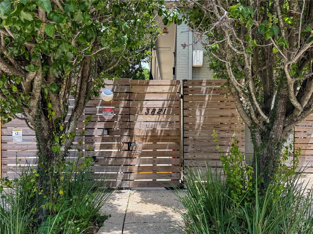 Photo 1 of 21 — 3821 LAUREL Street 6, New Orleans, LA 70115