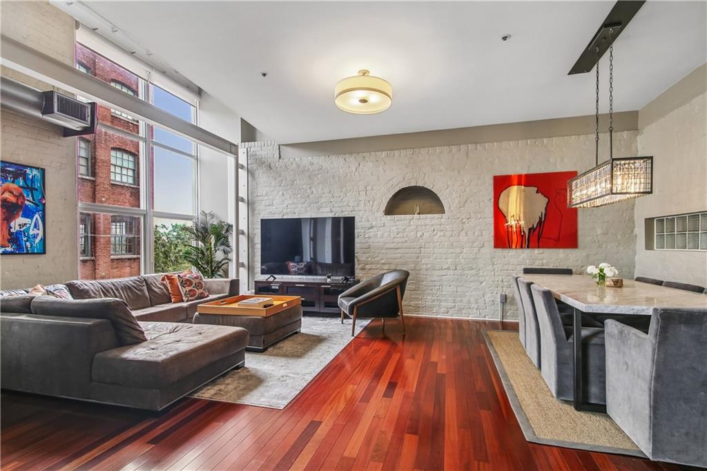 1111 S PETERS Street 405