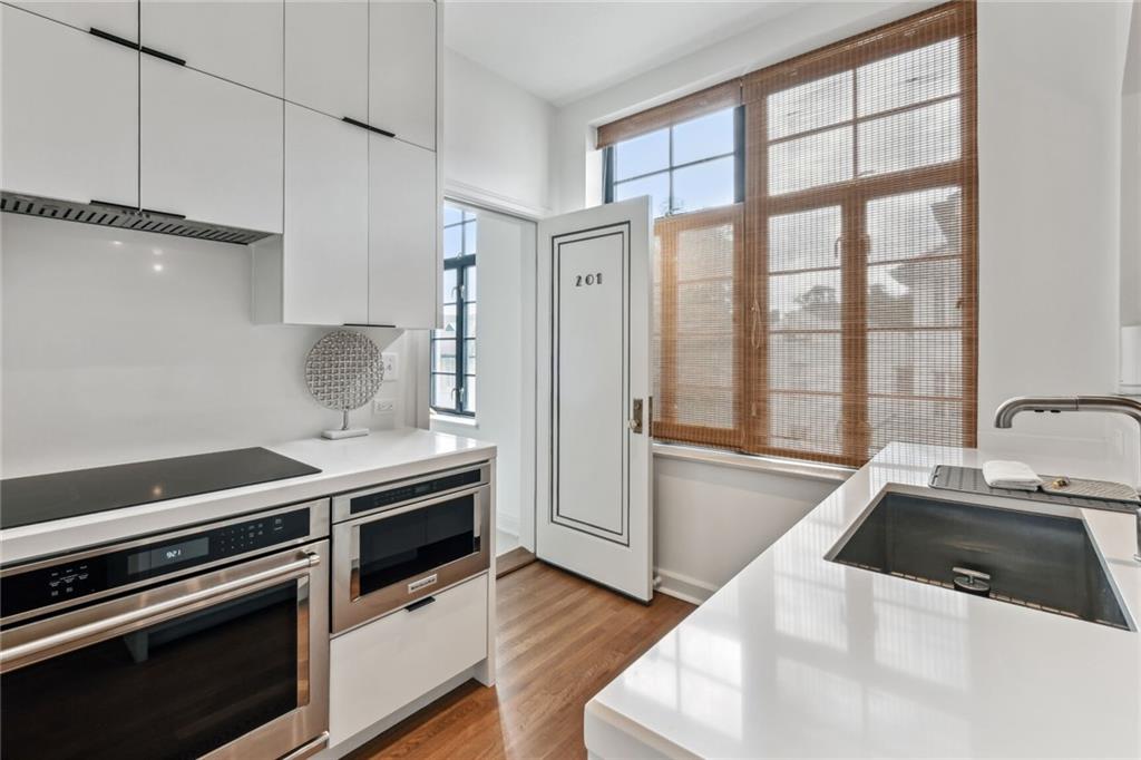 New Orleans, Louisiana 70115, United States, 2 Bedrooms Bedrooms, ,2 BathroomsBathrooms,Residential,Active,57214