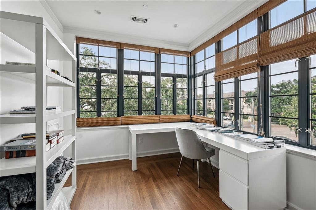 New Orleans, Louisiana 70115, United States, 2 Bedrooms Bedrooms, ,2 BathroomsBathrooms,Residential,Active,57214