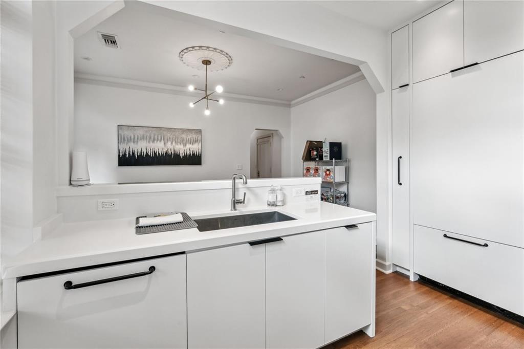 New Orleans, Louisiana 70115, United States, 2 Bedrooms Bedrooms, ,2 BathroomsBathrooms,Residential,Active,57214