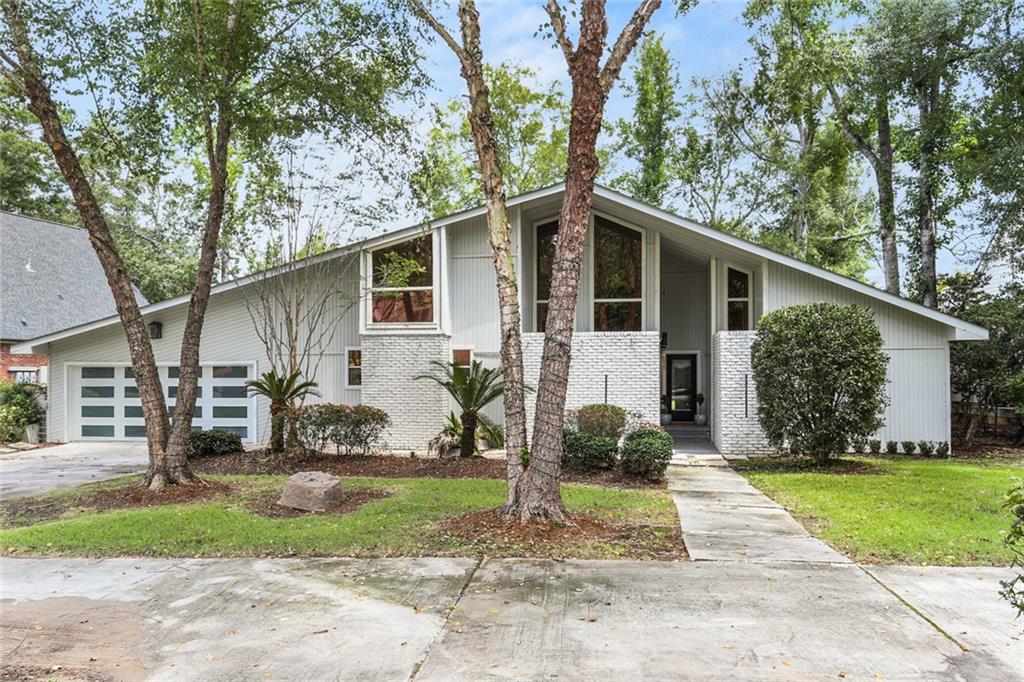 695 KISKATOM Lane