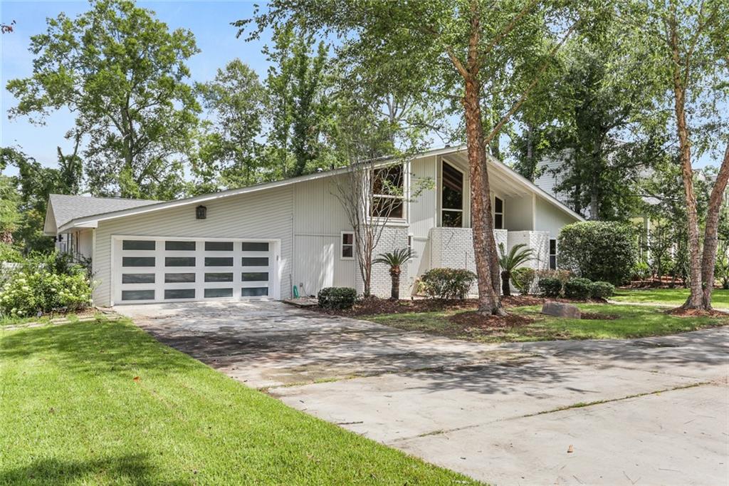 695 KISKATOM Lane