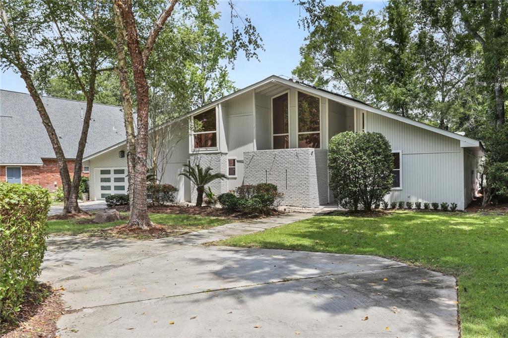 695 KISKATOM Lane