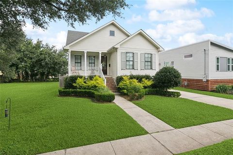 Photo of 1463 MITHRA Street, New Orleans, LA 70122 (MLS # 2553803)