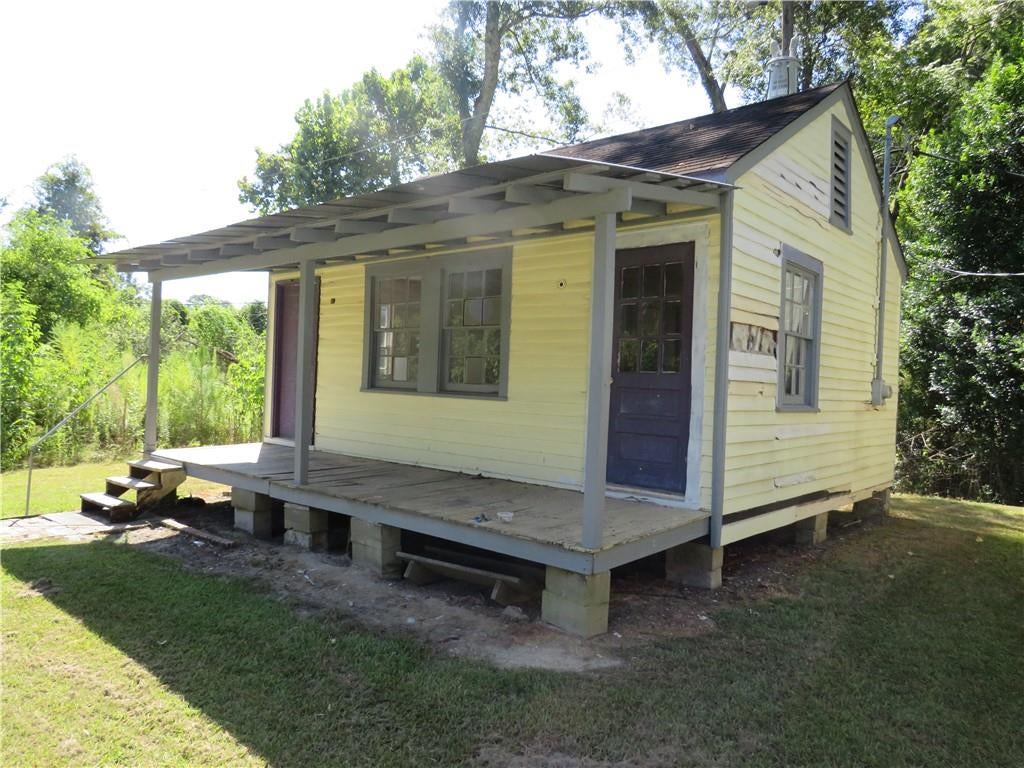 111 SENTELL Drive