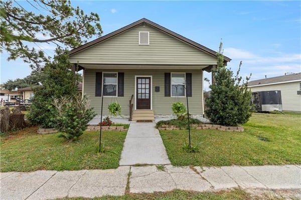 305 LAROUSSINI ST, WESTWEGO, LA 70094 - Image e0d697cdbc0939a90d3de328f69cf43c/966300912