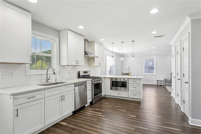 2121 METAIRIE Court