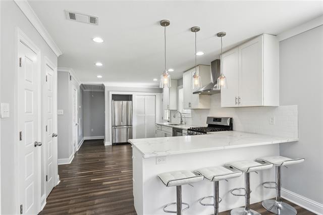 2121 METAIRIE Court