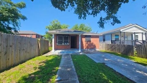 Photo of 4116 JUMONVILLE Street, New Orleans, LA 70122 (MLS # 2558823)
