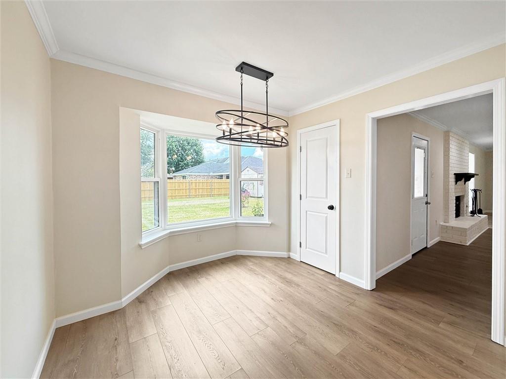 2733 W FRIENDSHIP Drive