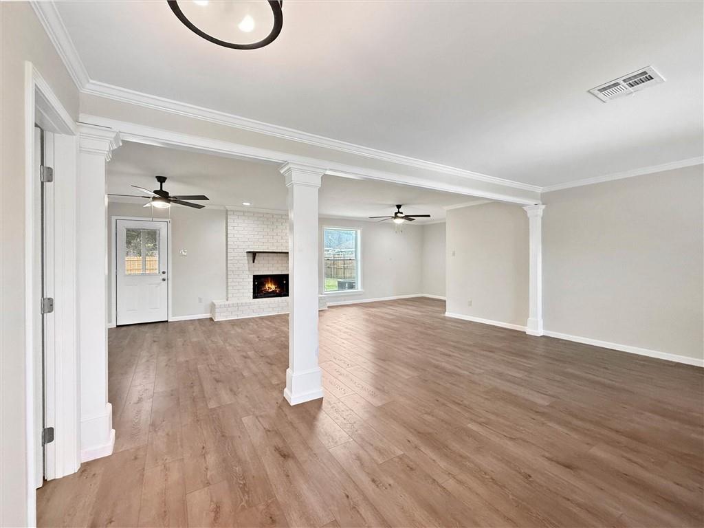 2733 W FRIENDSHIP Drive