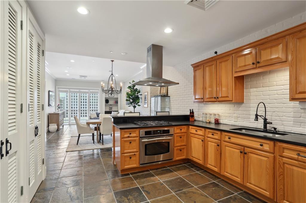 625 ST CHARLES Avenue 10C