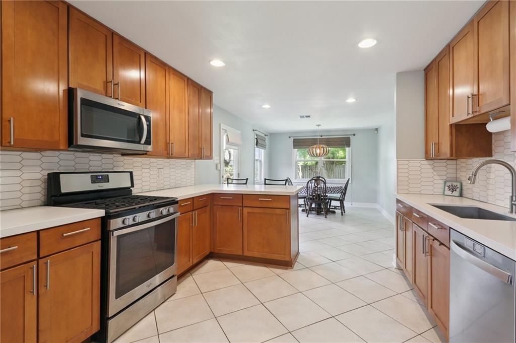 528 CARROLLTON Avenue