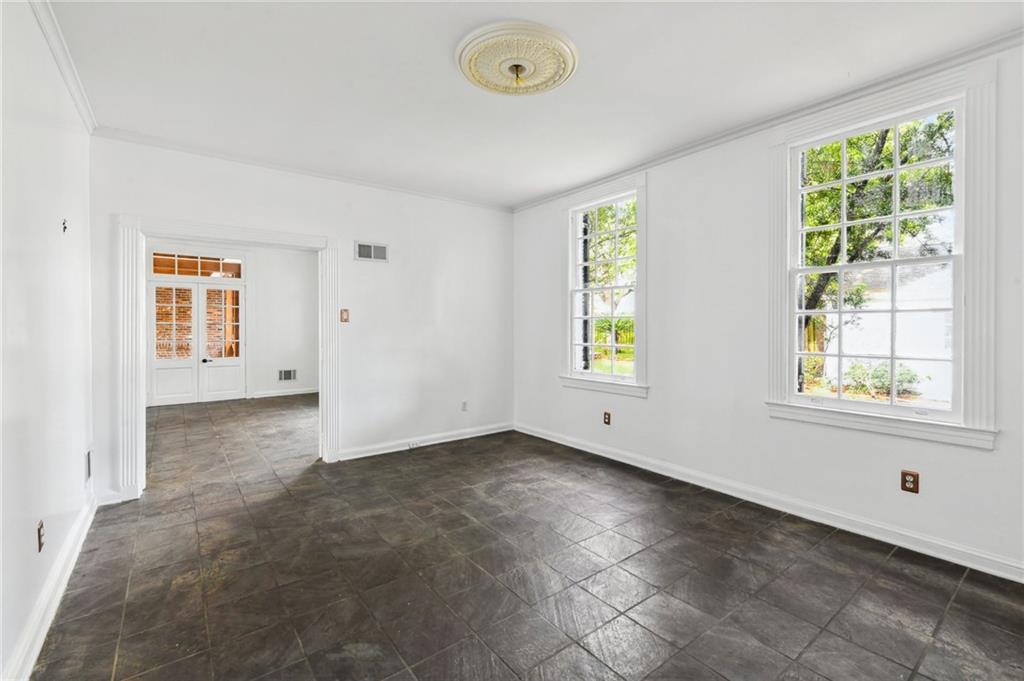 New Orleans, Louisiana 70125, United States, 5 Bedrooms Bedrooms, ,4 BathroomsBathrooms,Residential,Pending,61591