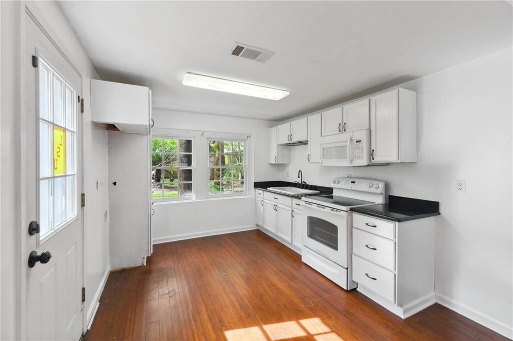 New Orleans, Louisiana 70125, United States, 5 Bedrooms Bedrooms, ,4 BathroomsBathrooms,Residential,Pending,61591