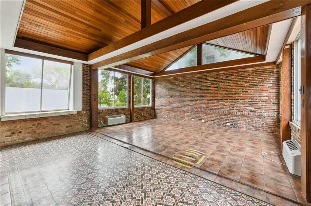 New Orleans, Louisiana 70125, United States, 5 Bedrooms Bedrooms, ,4 BathroomsBathrooms,Residential,Pending,61591