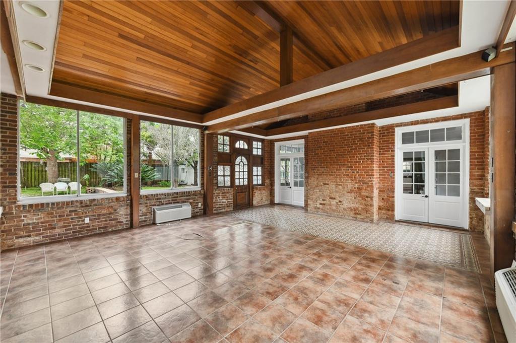 New Orleans, Louisiana 70125, United States, 5 Bedrooms Bedrooms, ,4 BathroomsBathrooms,Residential,Pending,61591