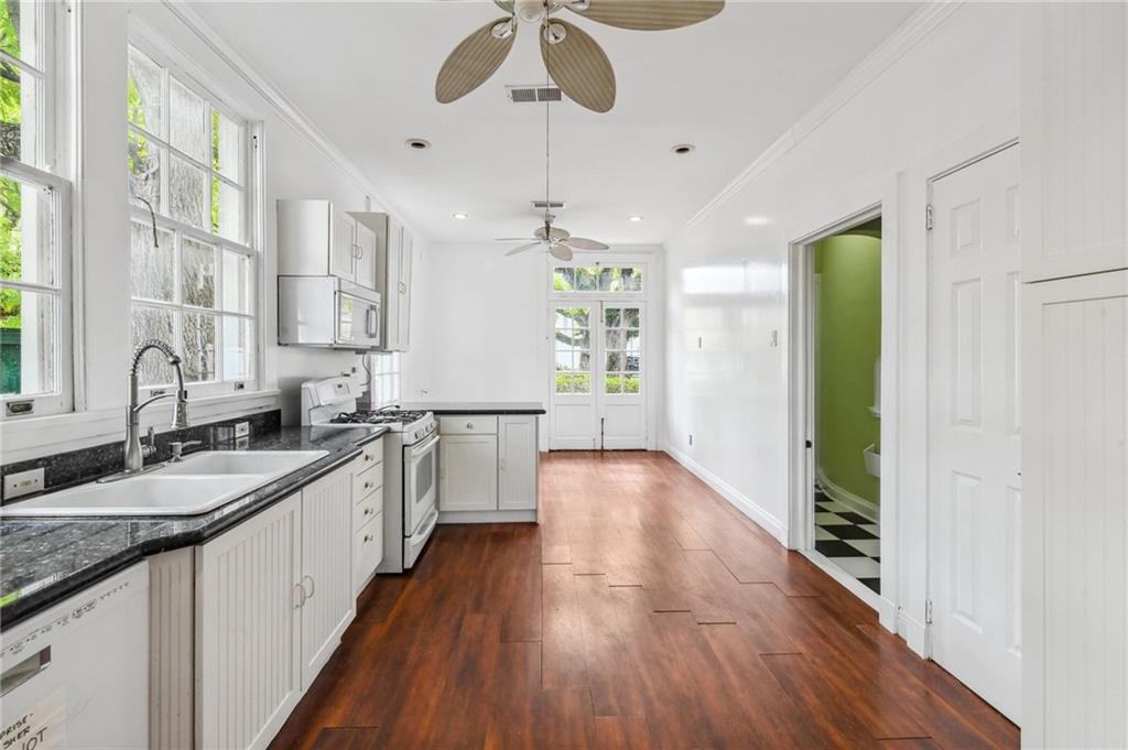 New Orleans, Louisiana 70125, United States, 5 Bedrooms Bedrooms, ,4 BathroomsBathrooms,Residential,Pending,61591