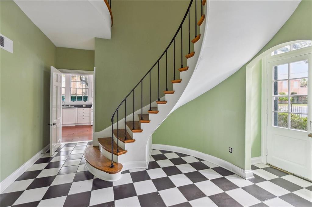 New Orleans, Louisiana 70125, United States, 5 Bedrooms Bedrooms, ,4 BathroomsBathrooms,Residential,Pending,61591