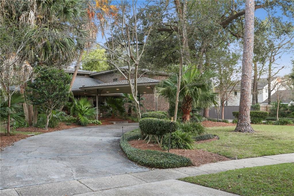 711 ROSELAND Parkway