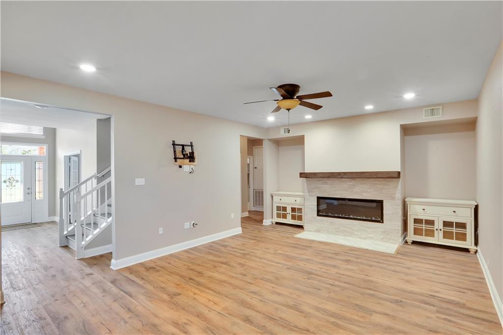 305 STALLION Court