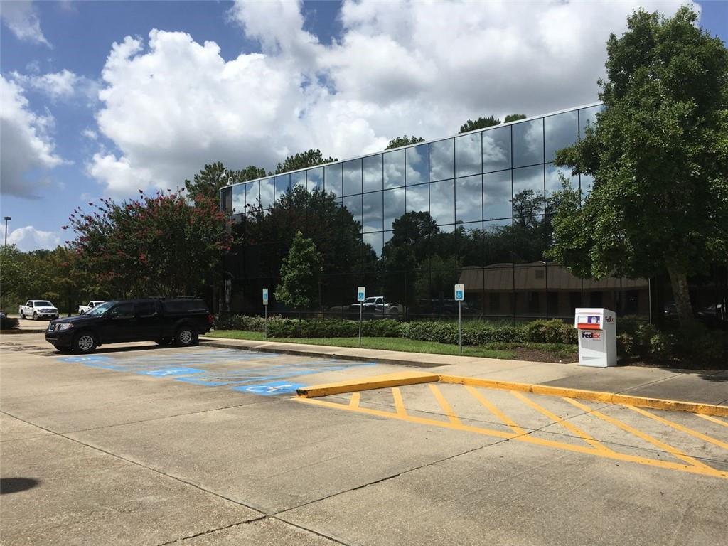 205 HOLIDAY Boulevard