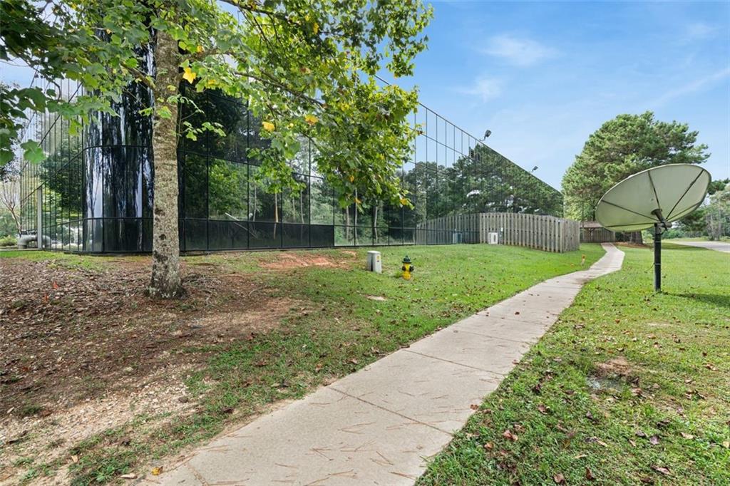 205 HOLIDAY Boulevard