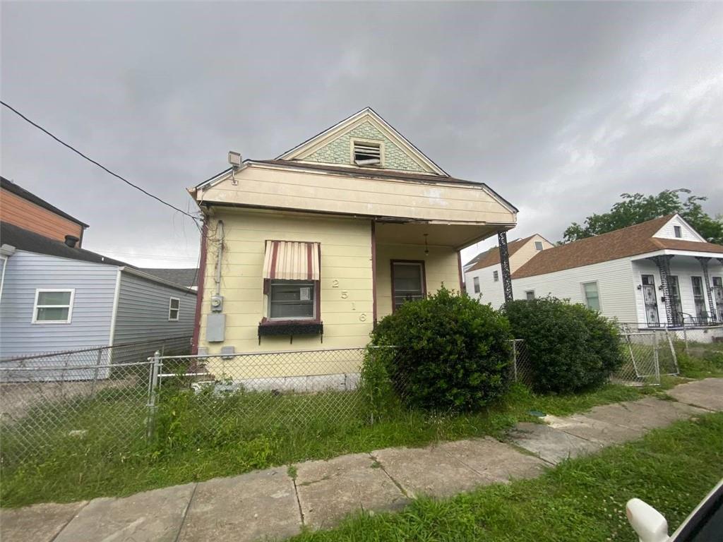 2516 DELACHAISE Street