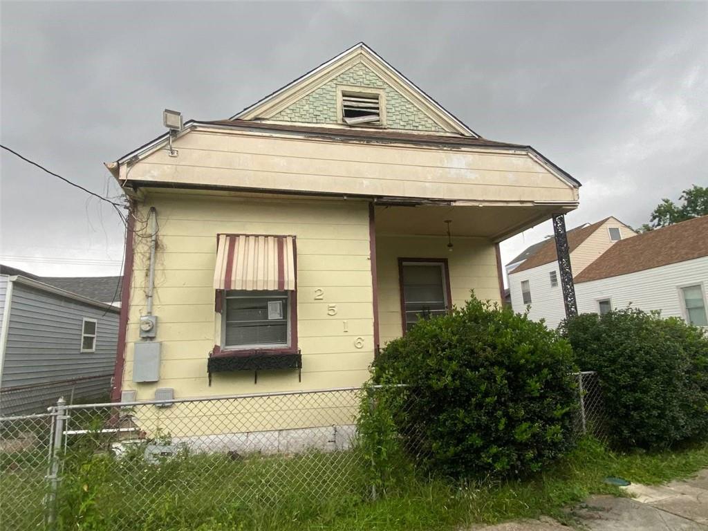 2516 DELACHAISE Street