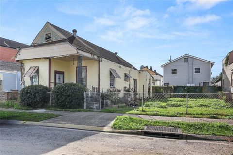 Photo of 2516 DELACHAISE Street, New Orleans, LA 70115 (MLS # 2560460)