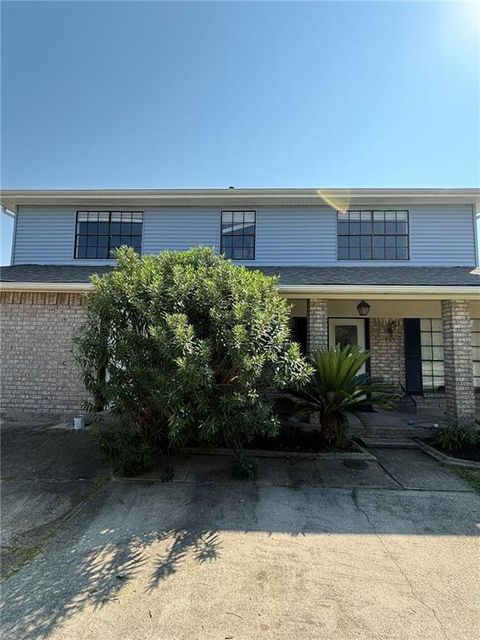 805 CHAMPAGNE Drive Kenner LA 70065
