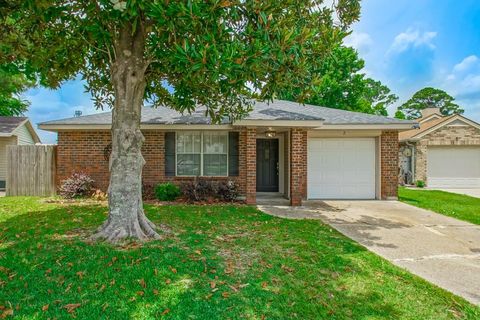 Photo of 2 NIMITZ Court, Harahan, LA 70123 (MLS # 2559192)
