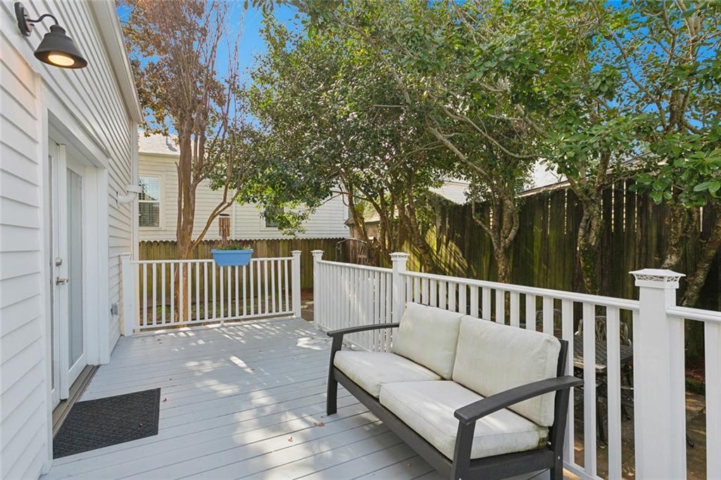 New Orleans, Louisiana 70115, United States, 2 Bedrooms Bedrooms, ,3 BathroomsBathrooms,Residential,Active,11605