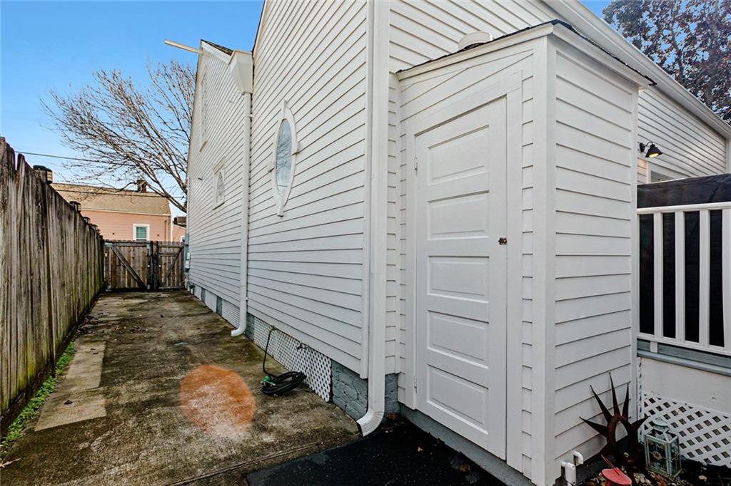 New Orleans, Louisiana 70115, United States, 2 Bedrooms Bedrooms, ,3 BathroomsBathrooms,Residential,Active,11605