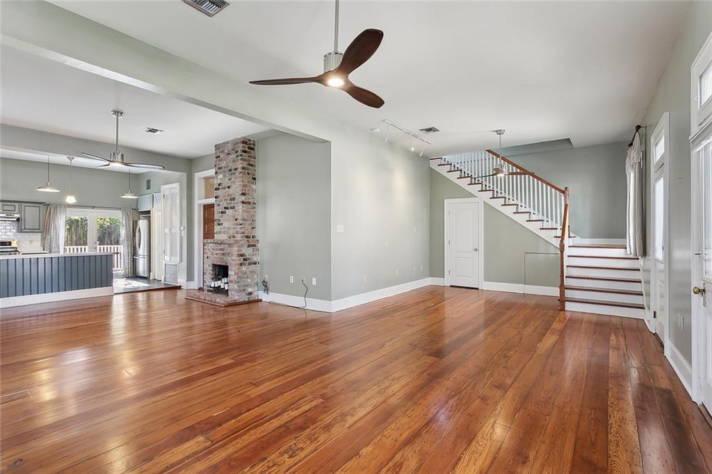 New Orleans, Louisiana 70115, United States, 2 Bedrooms Bedrooms, ,3 BathroomsBathrooms,Residential,Active,11605