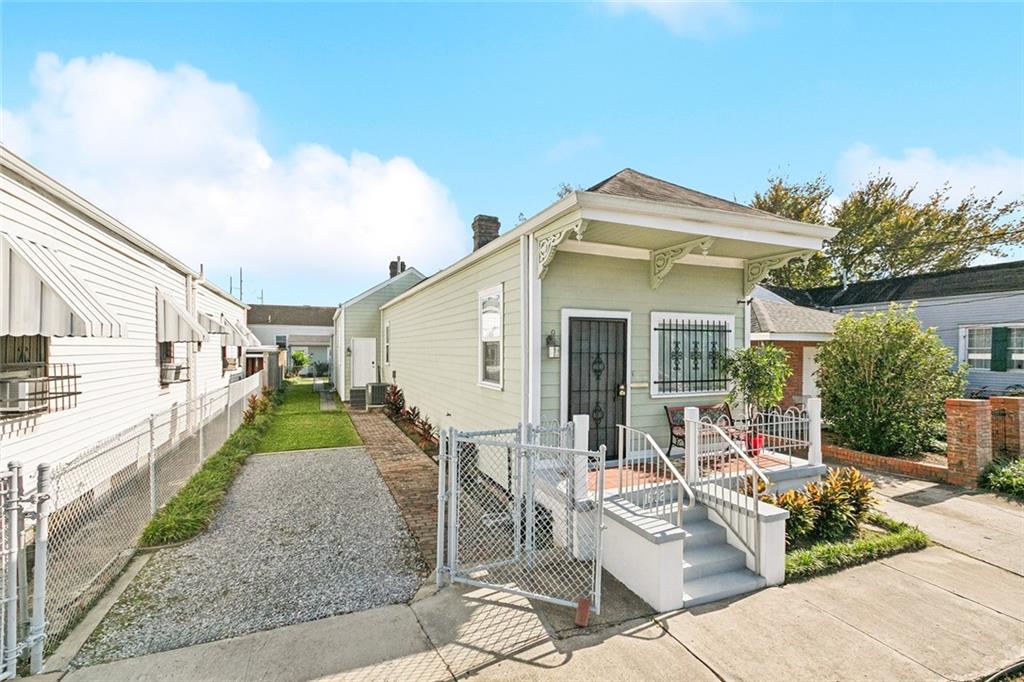 1632 N GALVEZ Street