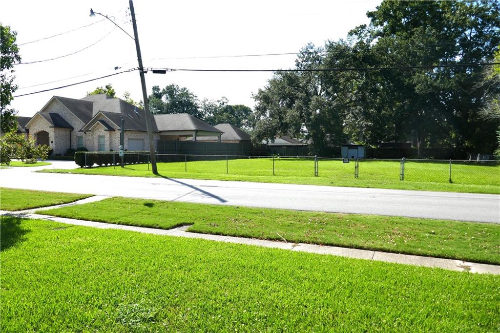 LITTLE FARMS Avenue