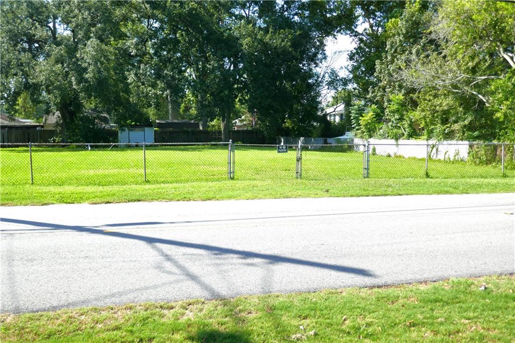 LITTLE FARMS Avenue