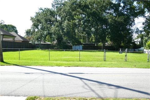 LITTLE FARMS Avenue River Ridge LA 70123