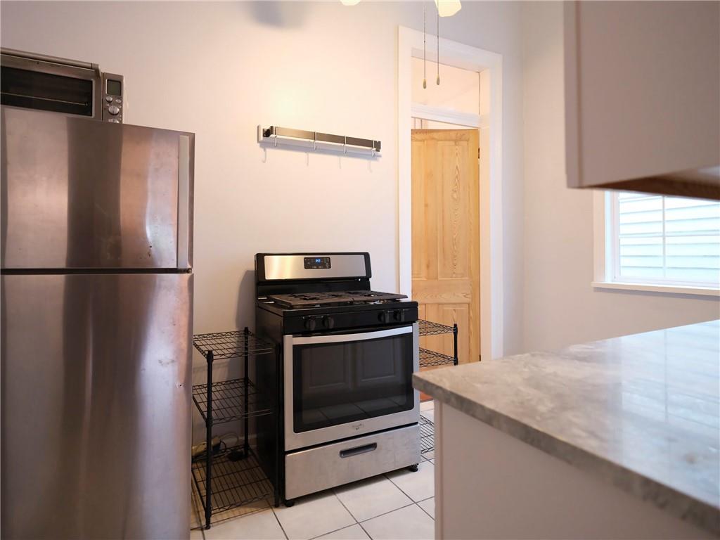 New Orleans, Louisiana 70119, United States, 2 Bedrooms Bedrooms, ,1 BathroomBathrooms,Residential,Pending,64603