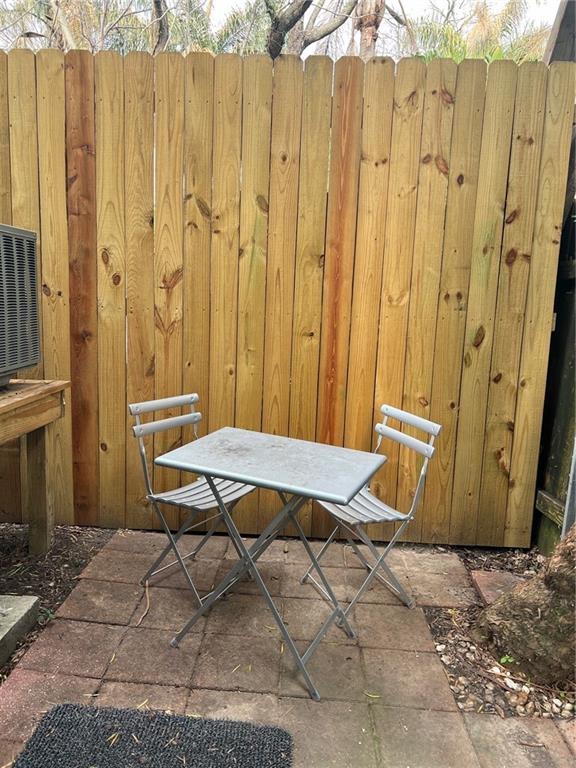 New Orleans, Louisiana 70119, United States, 2 Bedrooms Bedrooms, ,1 BathroomBathrooms,Residential,Pending,64603