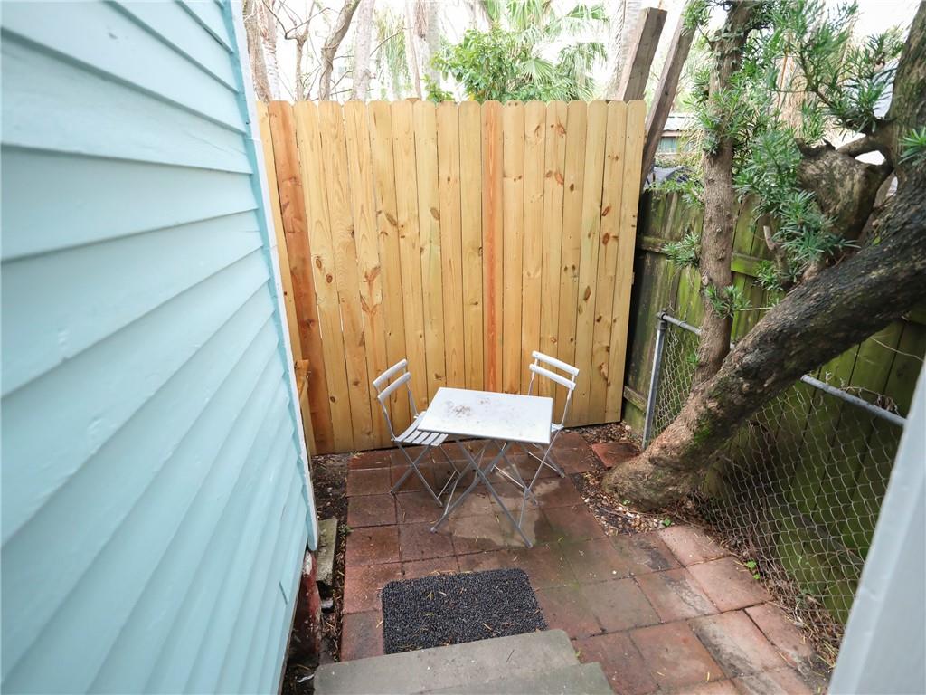 New Orleans, Louisiana 70119, United States, 2 Bedrooms Bedrooms, ,1 BathroomBathrooms,Residential,Pending,64603