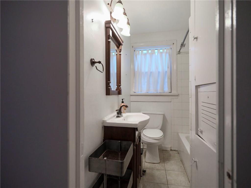 New Orleans, Louisiana 70119, United States, 2 Bedrooms Bedrooms, ,1 BathroomBathrooms,Residential,Pending,64603